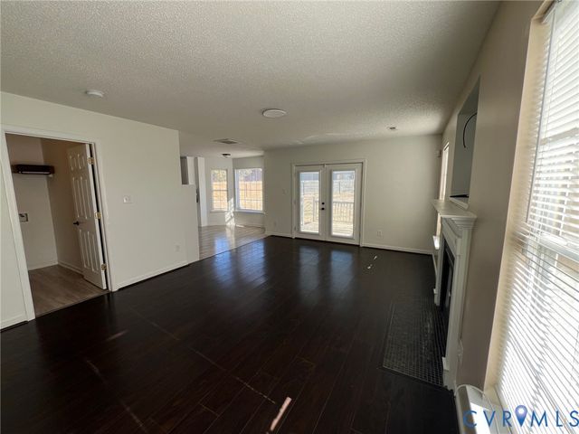 3802 Jamestown Dr, Hopewell, VA 23860