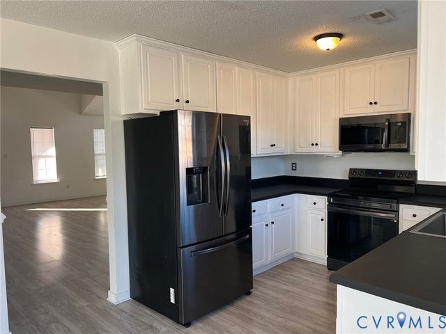 3802 Jamestown Dr, Hopewell, VA 23860