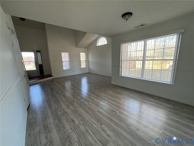 3802 Jamestown Dr, Hopewell, VA 23860