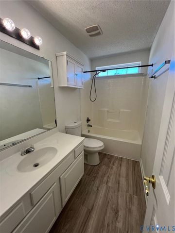 3802 Jamestown Dr, Hopewell, VA 23860