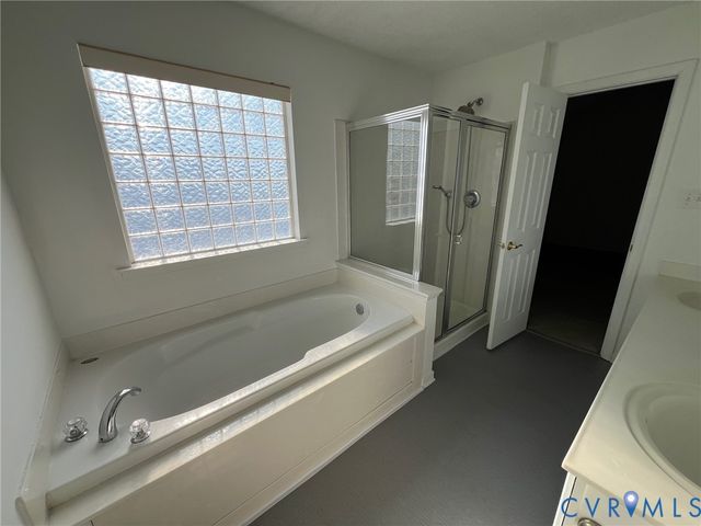 3802 Jamestown Dr, Hopewell, VA 23860