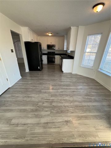 3802 Jamestown Dr, Hopewell, VA 23860