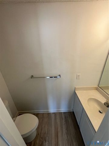 3802 Jamestown Dr, Hopewell, VA 23860