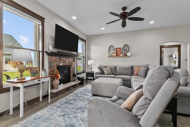 2712 W FALLEN OAK DRIVE, Appleton, WI 54913