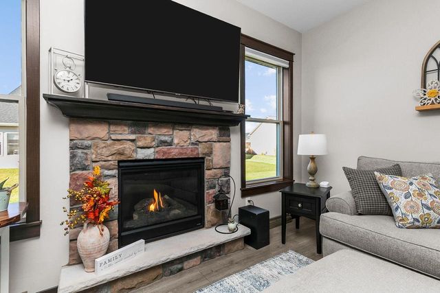 2712 W FALLEN OAK DRIVE, Appleton, WI 54913