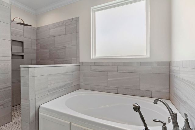 8326 Sully Dr, Baton Rouge, LA 70818