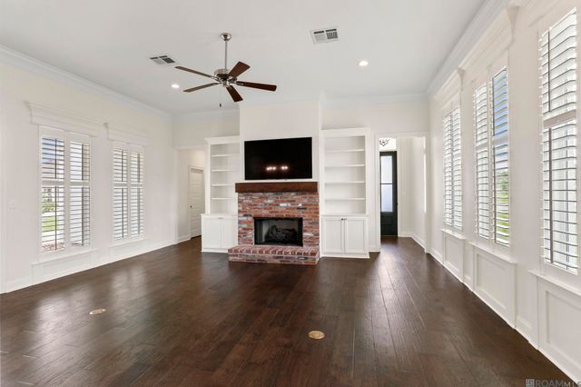 8326 Sully Dr, Baton Rouge, LA 70818