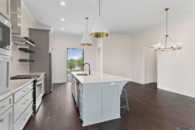 8326 Sully Dr, Baton Rouge, LA 70818