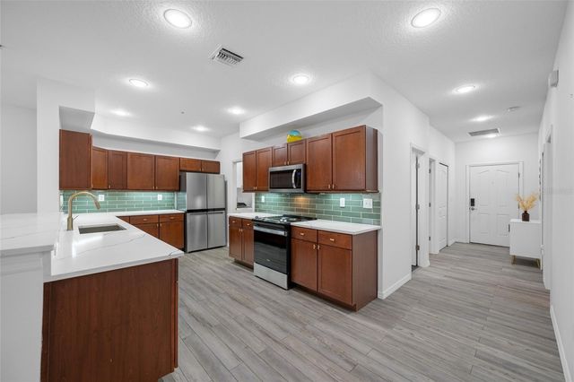 642 WELLS COURT 402, Clearwater, FL 33756