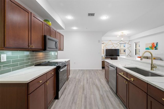 642 WELLS COURT 402, Clearwater, FL 33756