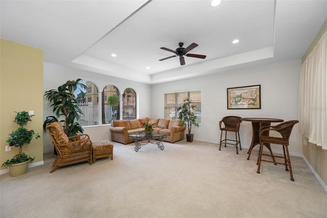 642 WELLS COURT 402, Clearwater, FL 33756