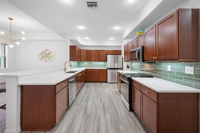 642 WELLS COURT 402, Clearwater, FL 33756