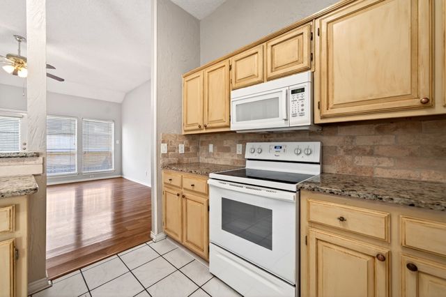 2207 Dallas Drive, Carrollton, TX 75006