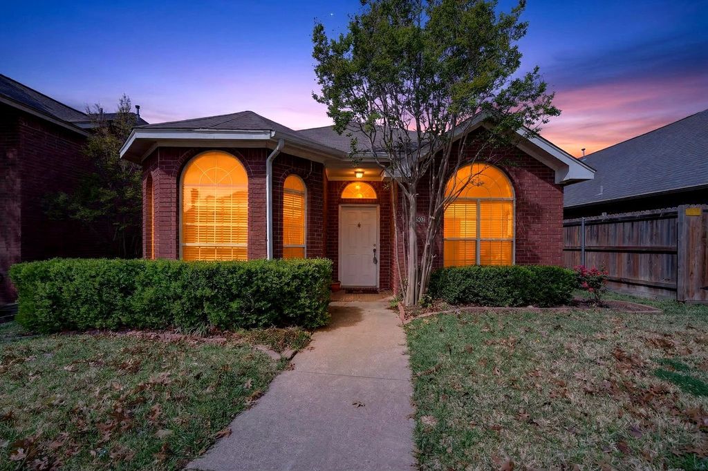2207 Dallas Drive, Carrollton, TX 75006