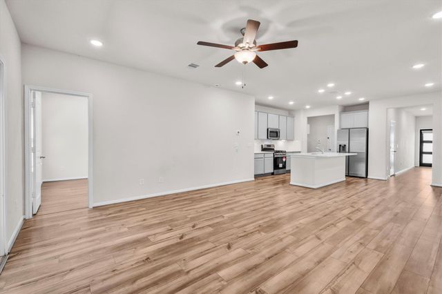 39 Courageous Side Way, Magnolia, TX 77354
