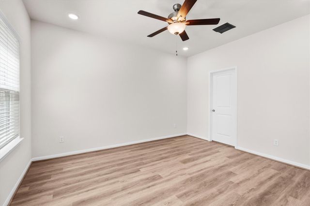39 Courageous Side Way, Magnolia, TX 77354