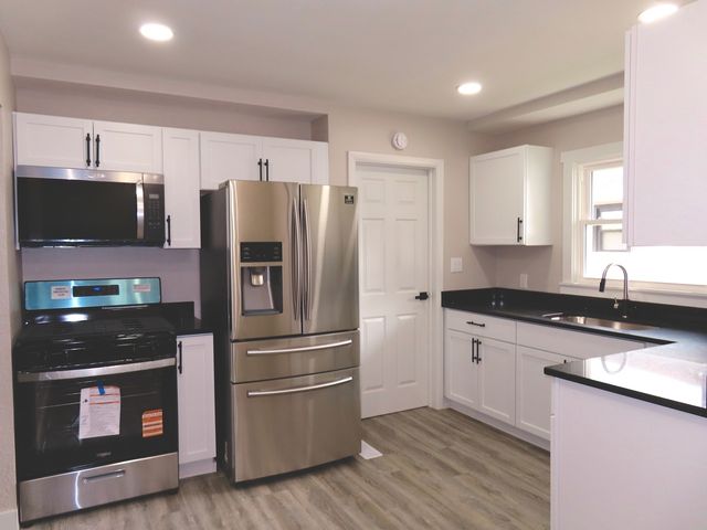555 Elsie Avenue, Crest Hill, IL 60403