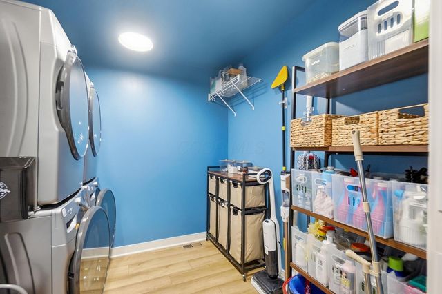 1302 Blueberry, Grove City, OH 43123