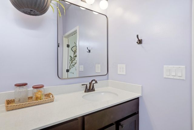 1302 Blueberry, Grove City, OH 43123
