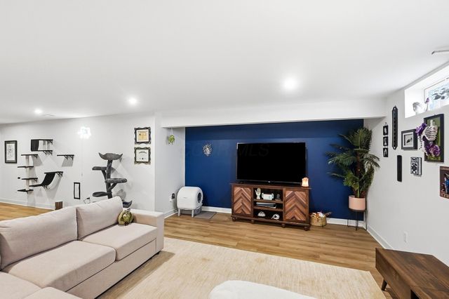 1302 Blueberry, Grove City, OH 43123