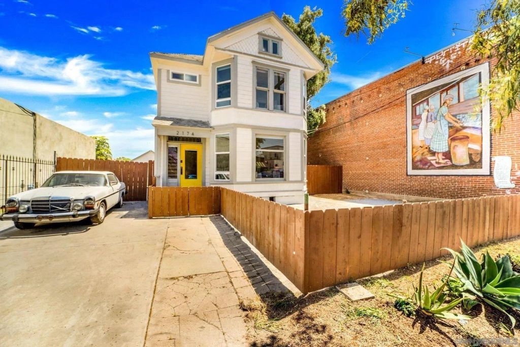 2174 Logan A, San Diego, CA 92113
