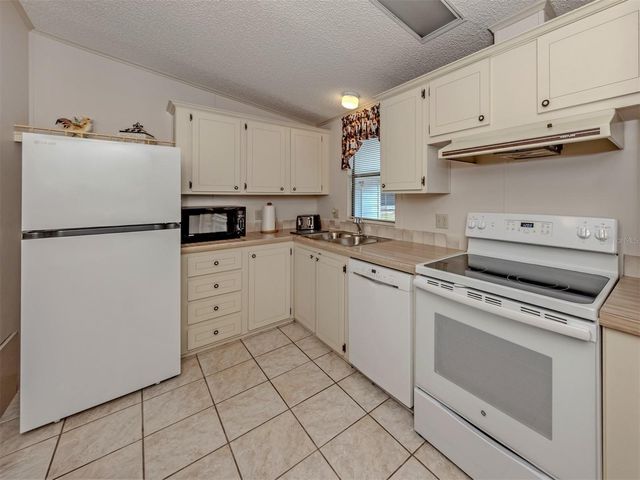 272 CAPTAINS COURT, North Port, FL 34287