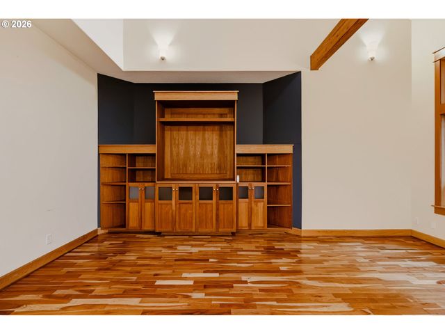 2133 Sw ARNOLD St, Portland, OR 97219