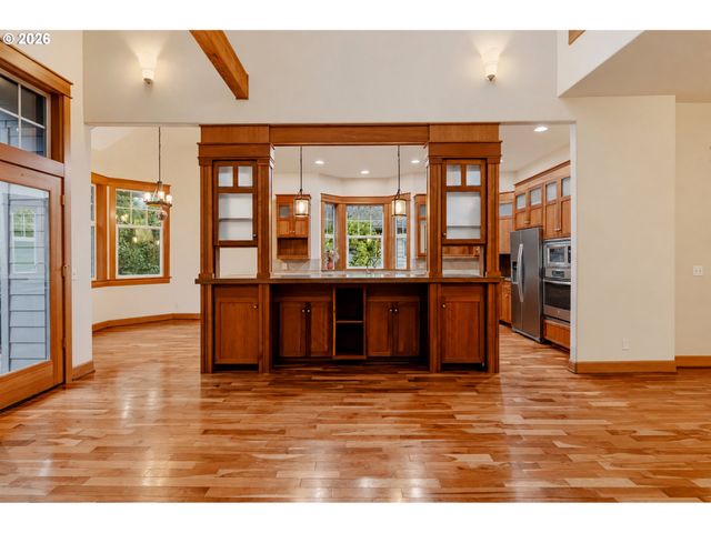 2133 Sw ARNOLD St, Portland, OR 97219