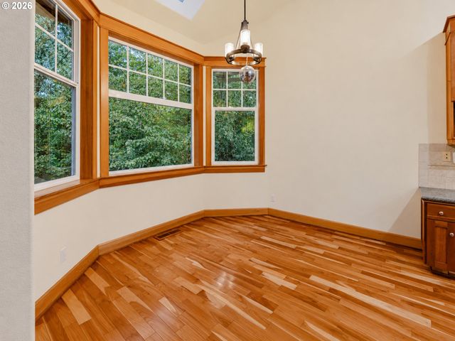 2133 Sw ARNOLD St, Portland, OR 97219