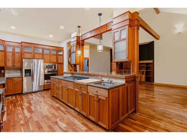 2133 Sw ARNOLD St, Portland, OR 97219