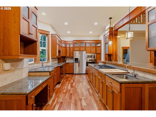 2133 Sw ARNOLD St, Portland, OR 97219