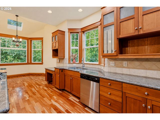 2133 Sw ARNOLD St, Portland, OR 97219