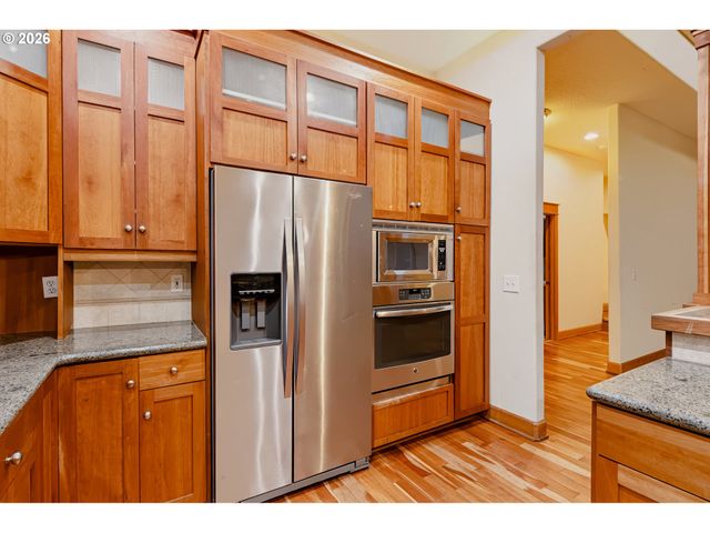 2133 Sw ARNOLD St, Portland, OR 97219