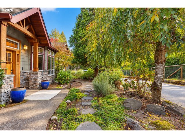 2133 Sw ARNOLD St, Portland, OR 97219