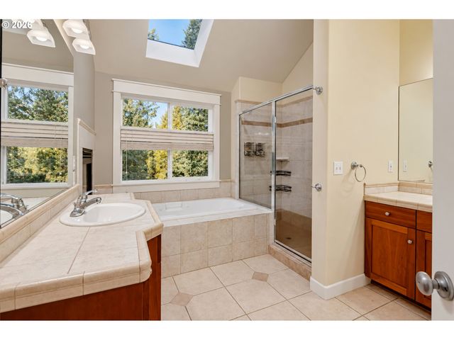 2133 Sw ARNOLD St, Portland, OR 97219