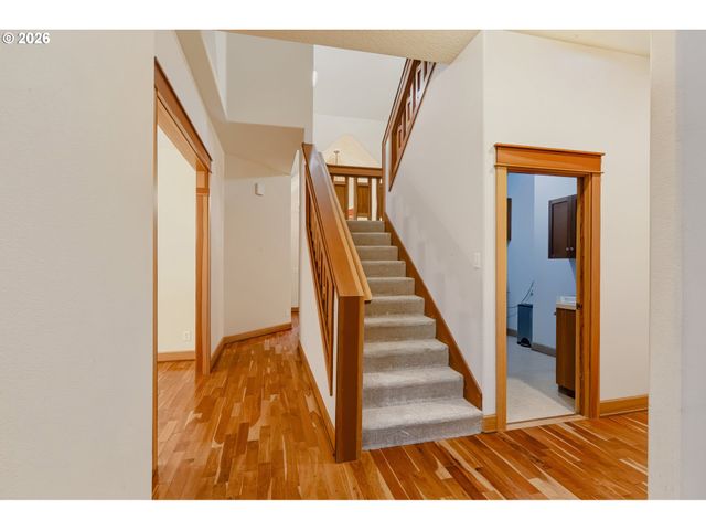 2133 Sw ARNOLD St, Portland, OR 97219
