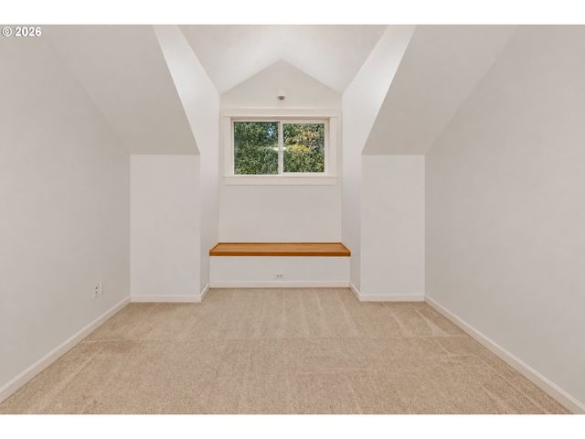 2133 Sw ARNOLD St, Portland, OR 97219