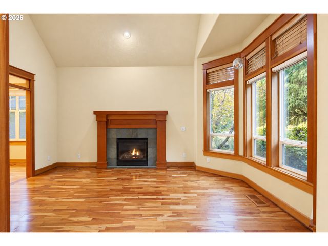 2133 Sw ARNOLD St, Portland, OR 97219