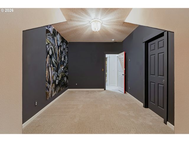2133 Sw ARNOLD St, Portland, OR 97219