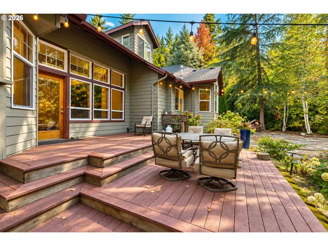 2133 Sw ARNOLD St, Portland, OR 97219