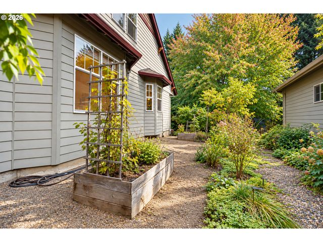 2133 Sw ARNOLD St, Portland, OR 97219