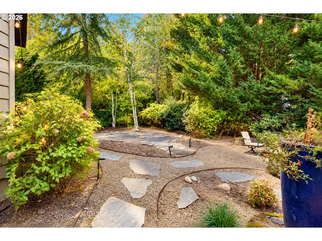 2133 Sw ARNOLD St, Portland, OR 97219