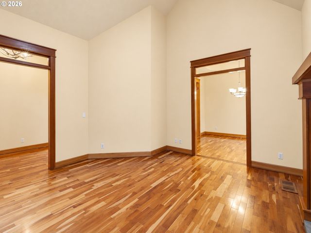 2133 Sw ARNOLD St, Portland, OR 97219