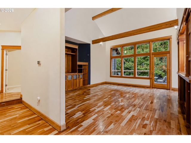 2133 Sw ARNOLD St, Portland, OR 97219