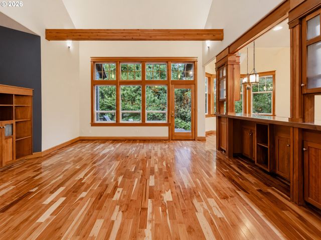 2133 Sw ARNOLD St, Portland, OR 97219