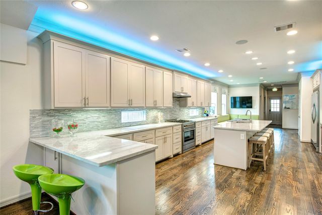 638 Heights Boulevard, Houston, TX 77007