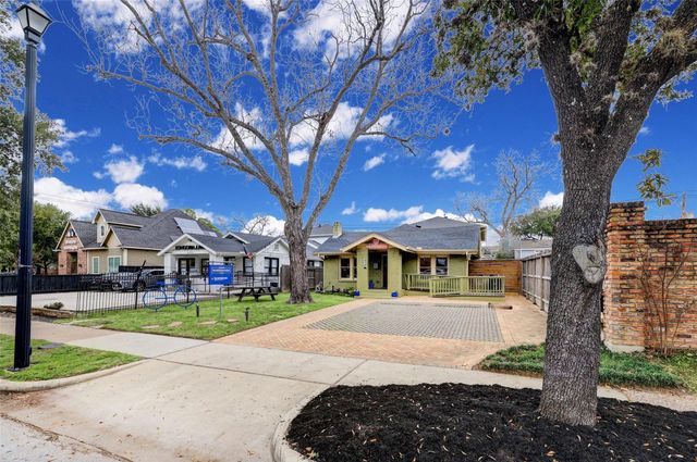 638 Heights Boulevard, Houston, TX 77007