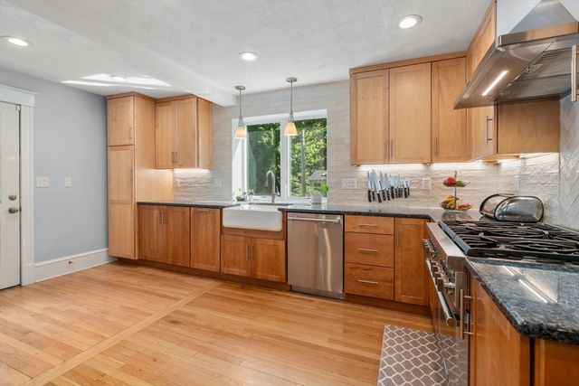 128 Pleasant St, Milton, MA 02186