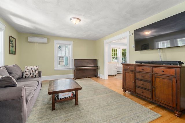 128 Pleasant St, Milton, MA 02186