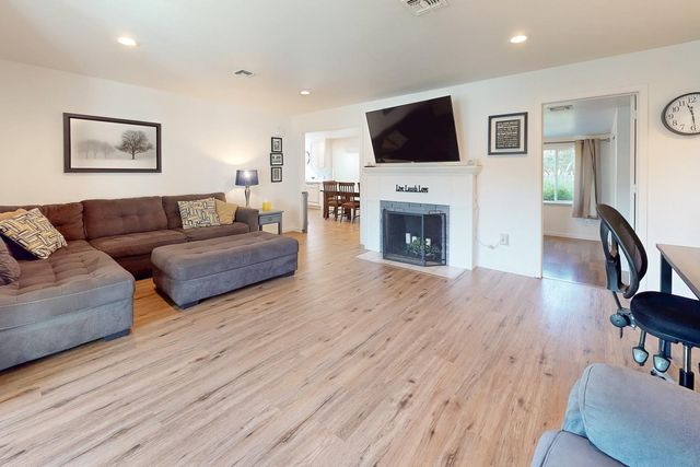 586 Marie Ave, Yuba City, CA 95991